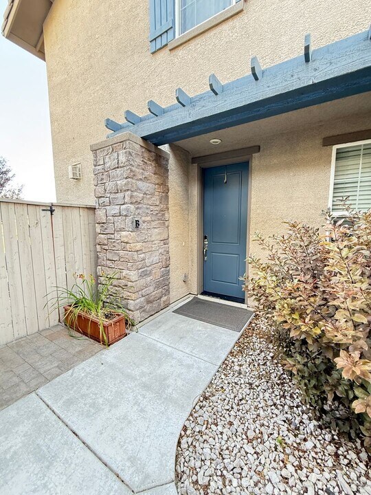 1980 Dark Horse Rd in Reno, NV - Building Photo