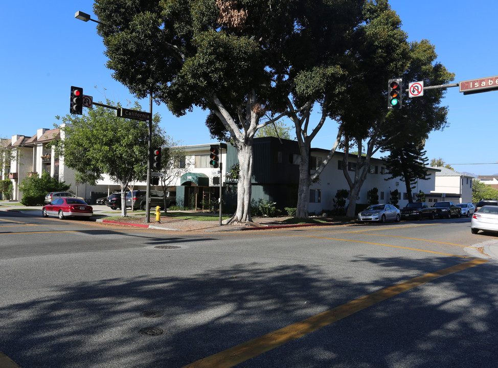 The Isabella in Glendale, CA - Foto de edificio