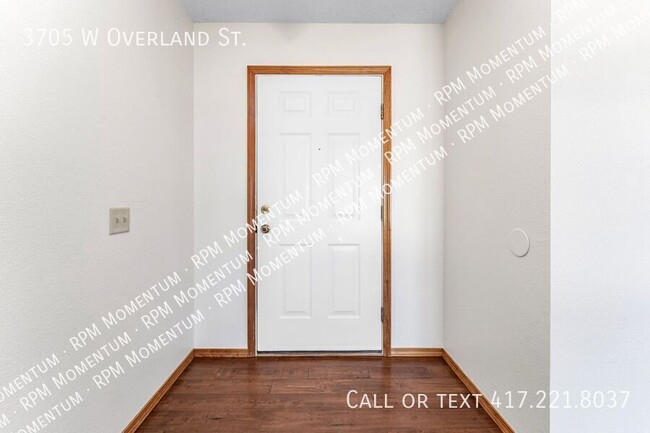 3705 W Overland St in Springfield, MO - Foto de edificio - Building Photo