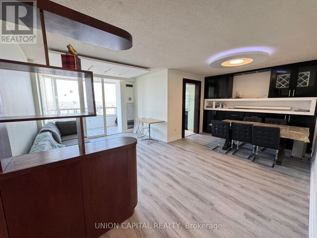 300 Alton Towers Cir in Toronto, ON - Building Photo - Building Photo