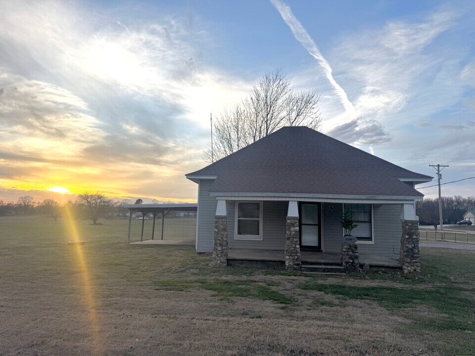 11991 S Edmondson Rd in Gentry, AR - Foto de edificio