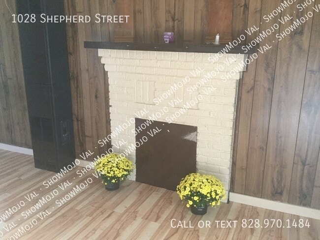 1028 Shepherd St in Hendersonville, NC - Building Photo - Building Photo