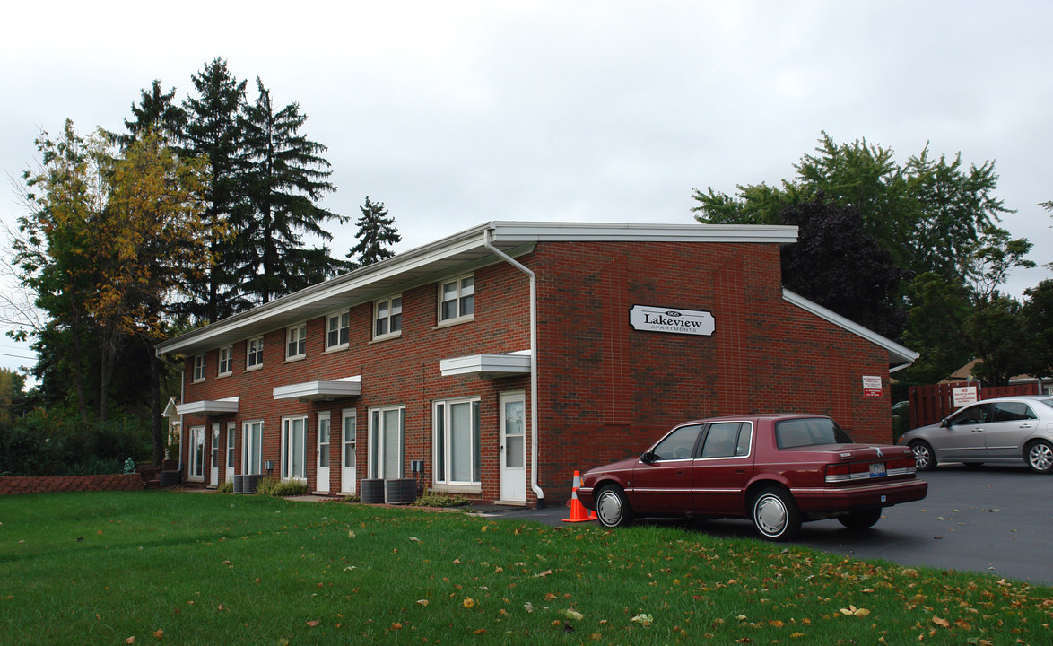 Lakeview Apartments in Lake Zurich, IL - Building Photo