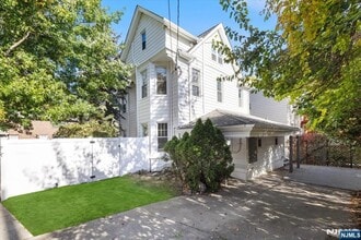 46 Garden Pl in Edgewater, NJ - Building Photo - Building Photo