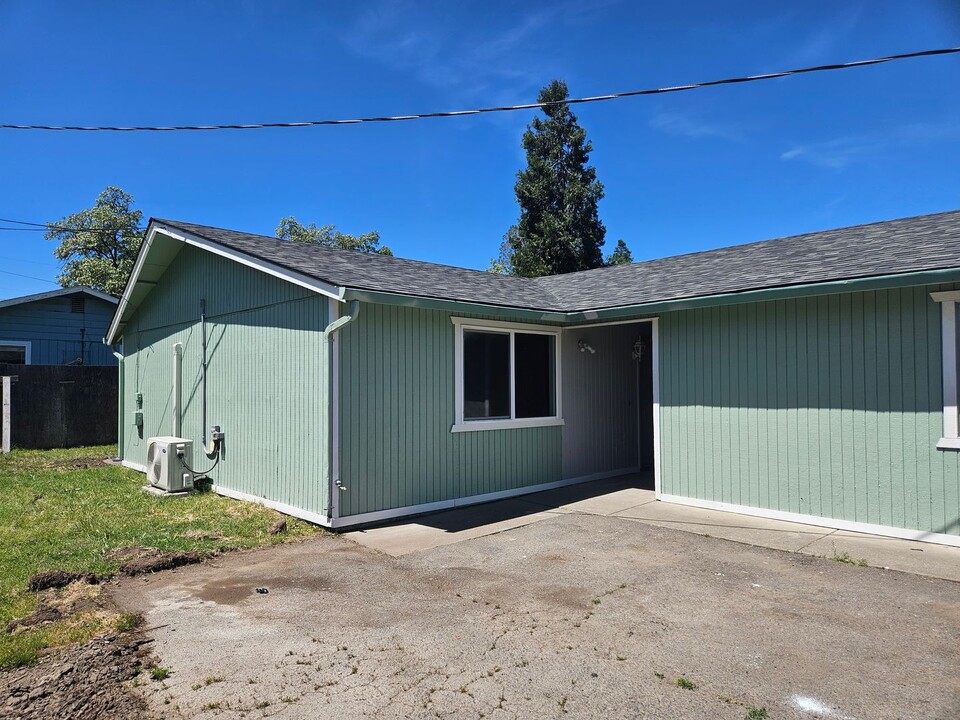 416 Union Ave in Medford, OR - Building Photo