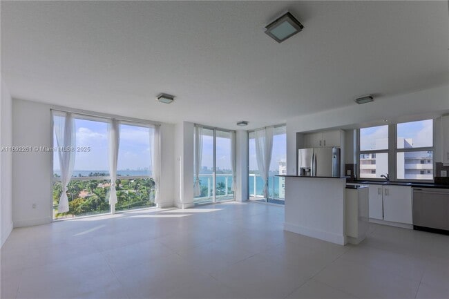 7900 Harbor Island Dr in Miami Beach, FL - Foto de edificio - Building Photo