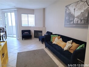 7135 Durango Dr in Las Vegas, NV - Building Photo - Building Photo
