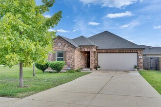 120 Jasmine Cove in Kyle, TX - Building Photo - Building Photo