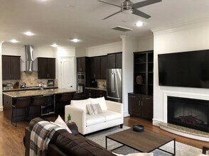 5605 Maxie St in Houston, TX - Building Photo - Building Photo