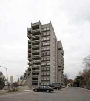 Oak Hill in Oakville, ON - Building Photo