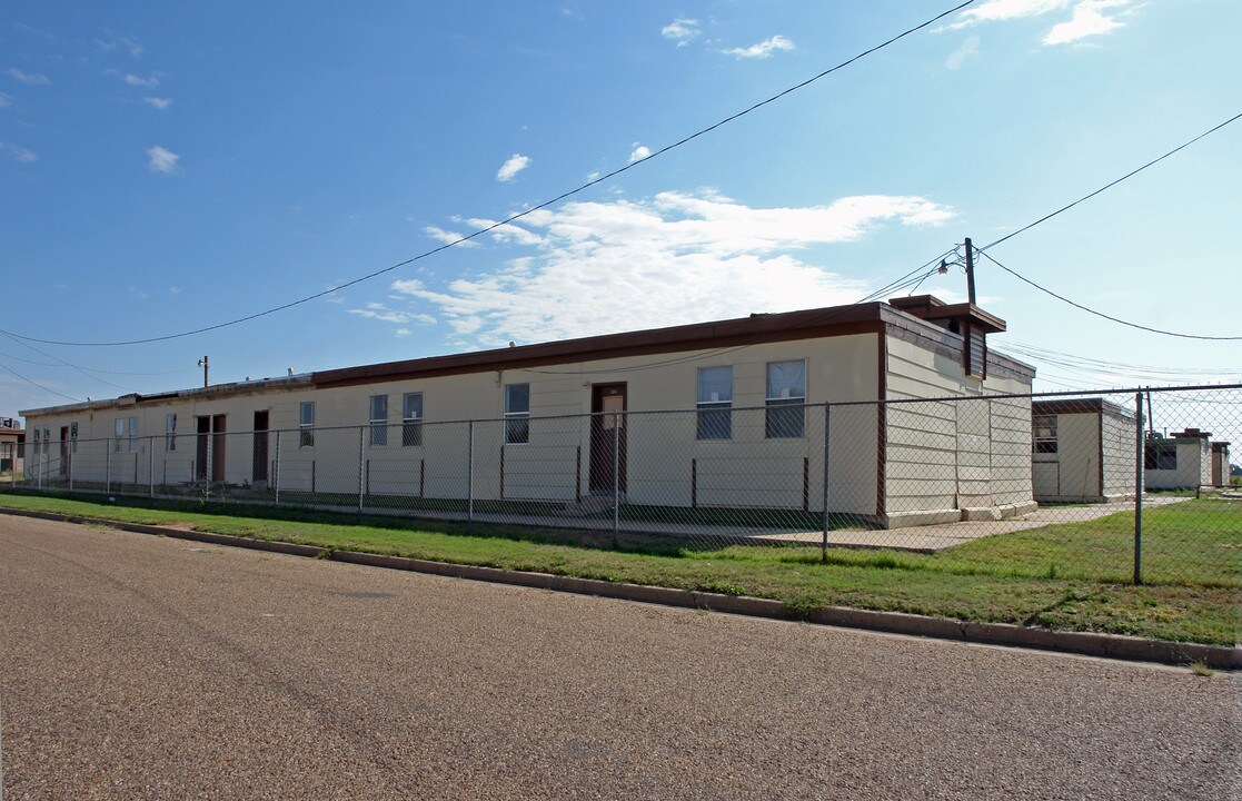 219 E Givens St in Plainview, TX - Building Photo