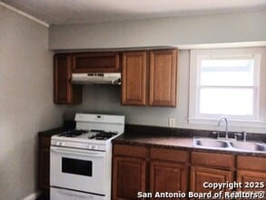 242 Tacoma Ave in San Antonio, TX - Building Photo - Building Photo
