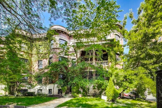 property at 5502 S Hyde Park Blvd