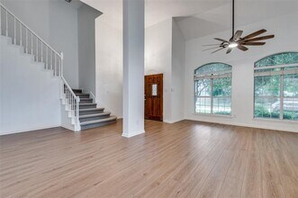 562 Mercer St in Grand Prairie, TX - Building Photo - Building Photo