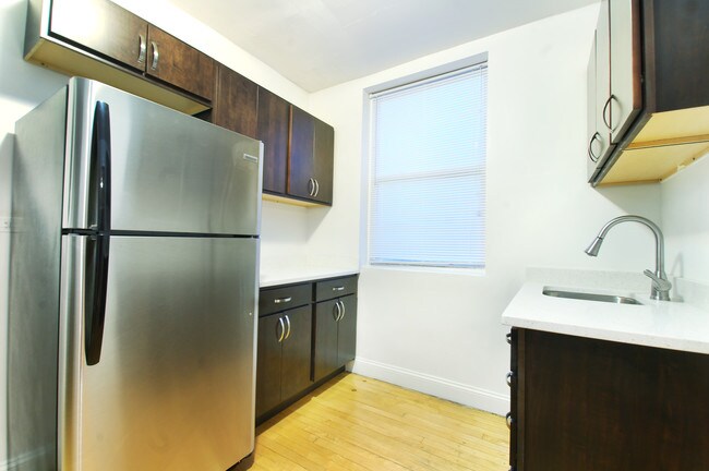 5207 W Belmont Ave-Unit -5207-2A in Chicago, IL - Building Photo - Building Photo