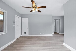 4751 NE 21st Ter in Lighthouse Point, FL - Building Photo