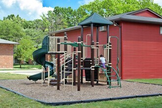 Kingston Square Apartments in Indianapolis, IN - Foto de edificio - Building Photo