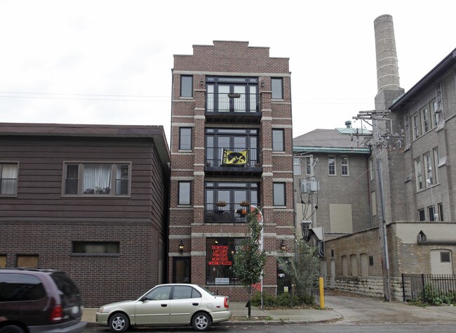 1831 W Belmont Ave in Chicago, IL - Building Photo - Building Photo
