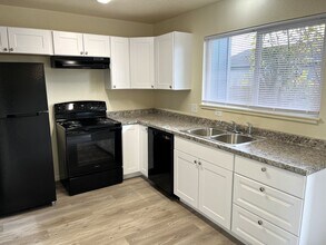 31 W Dollison St in Eureka, CA - Building Photo - Building Photo