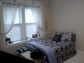 55 Park Dr, Unit 9 in Boston, MA - Foto de edificio - Building Photo