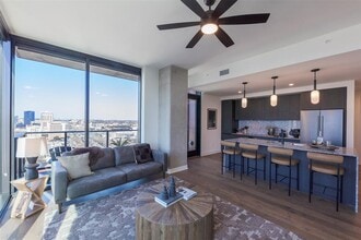 84 East Ave in Austin, TX - Foto de edificio - Building Photo