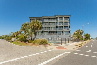 1906 S Ocean Blvd in Myrtle Beach, SC - Foto de edificio - Building Photo