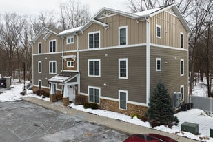 Trailview Place in Highland, NY - Building Photo