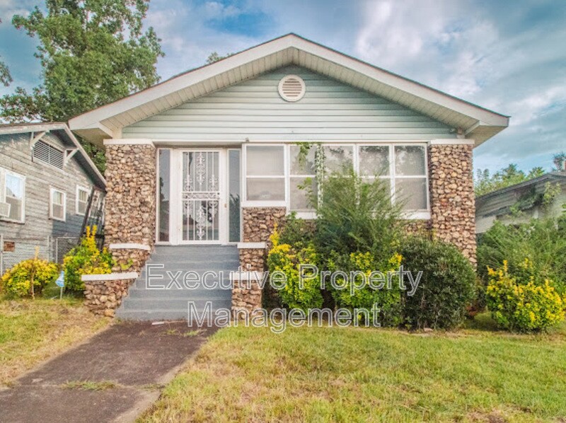 429 Valley Rd in Fairfield, AL - Building Photo