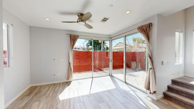 1946 Vitae Pl in Costa Mesa, CA - Building Photo - Building Photo