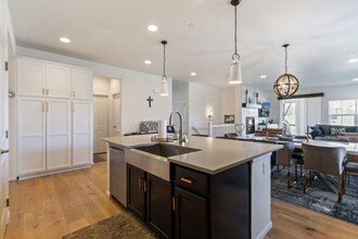 1940 Shadow Lake Dr in Windsor, CO - Foto de edificio - Building Photo