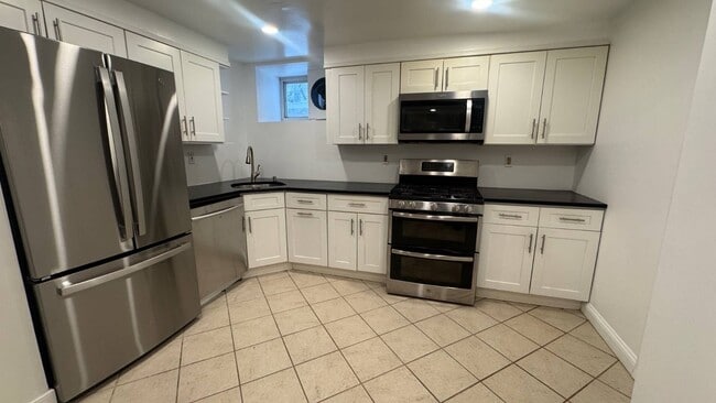 101 Sterling Ave in Yonkers, NY - Foto de edificio - Building Photo