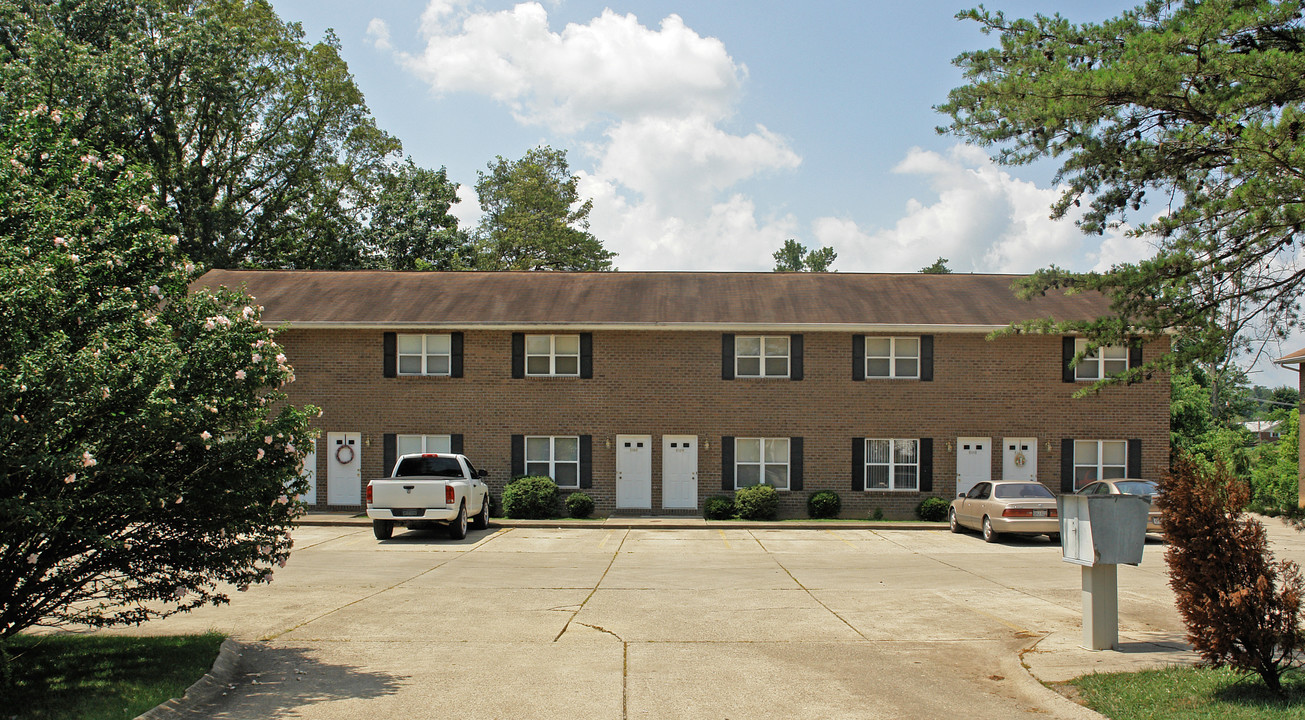 West Gate in Charleston, WV - Building Photo