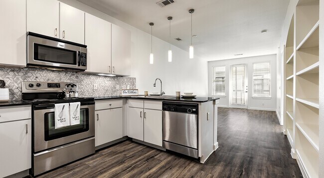 107 E Riverside Dr-Unit -76949-688 in Austin, TX - Building Photo - Building Photo