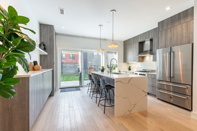 2058 E Susquehanna Ave in Philadelphia, PA - Building Photo - Building Photo