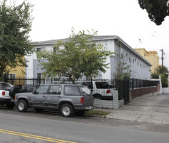 5662 Fountain Ave in Los Angeles, CA - Building Photo