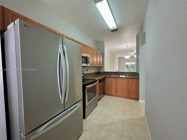 4967 SW 140th Terrace in Miramar, FL - Foto de edificio - Building Photo