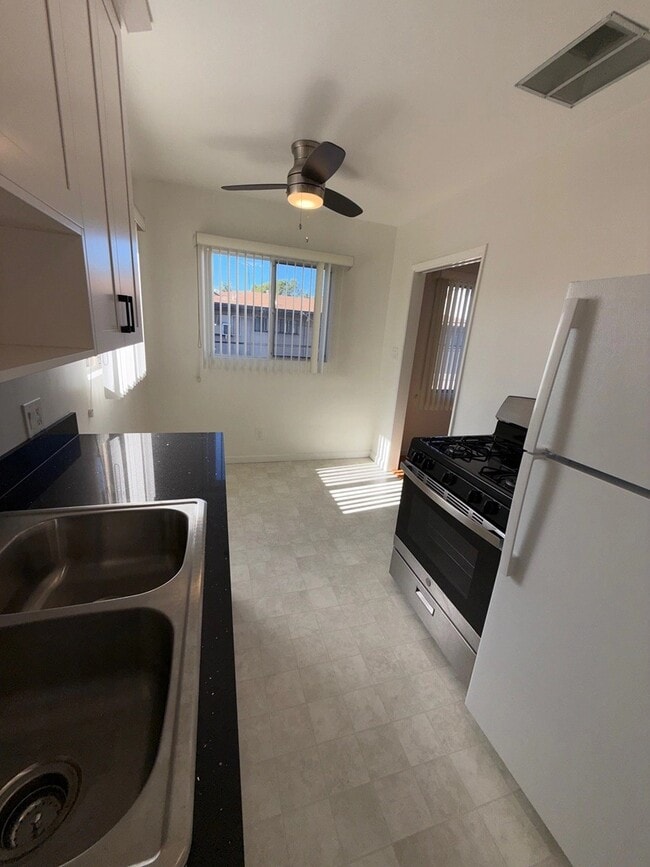 1263 Hayworth Ave in West Hollywood, CA - Foto de edificio - Building Photo