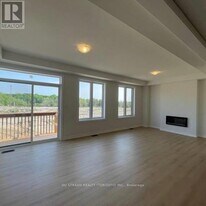 47 Kenneth Rogers Cres in East Gwillimbury, ON - Building Photo