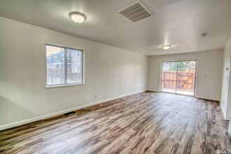 360 Jill Ct in Fernley, NV - Building Photo - Building Photo