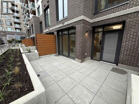 755 Harbourside Dr in North Vancouver, BC - Building Photo