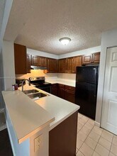 351 Palm Way in Pembroke Pines, FL - Building Photo - Building Photo