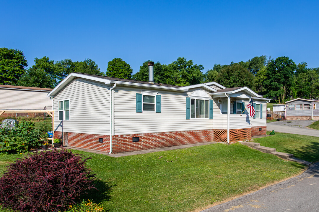 51 Estates in Elizabeth, PA - Building Photo