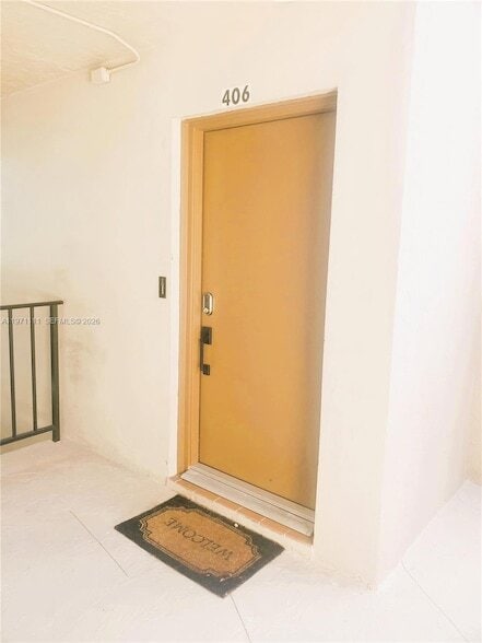 830 NW 87th Ave in Miami, FL - Foto de edificio - Building Photo