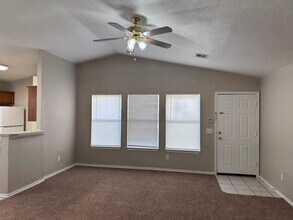 1636 High Cir in Norman, OK - Foto de edificio - Building Photo