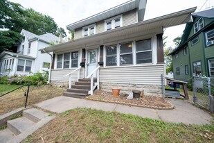 911 6th St E in St. Paul, MN - Building Photo