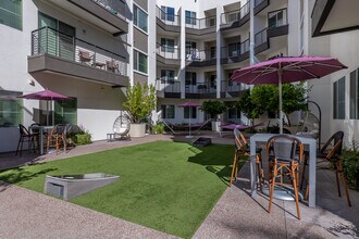 Axis Camelback in Phoenix, AZ - Building Photo - Building Photo