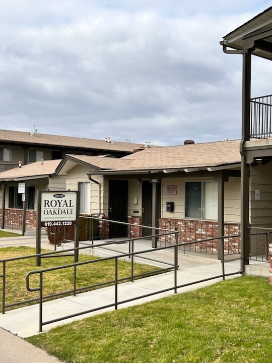 Royal Oakdale Apartments in El Cajon, CA - Foto de edificio