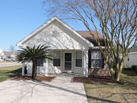 1100 Sweetbriar St in Ensley, FL - Building Photo