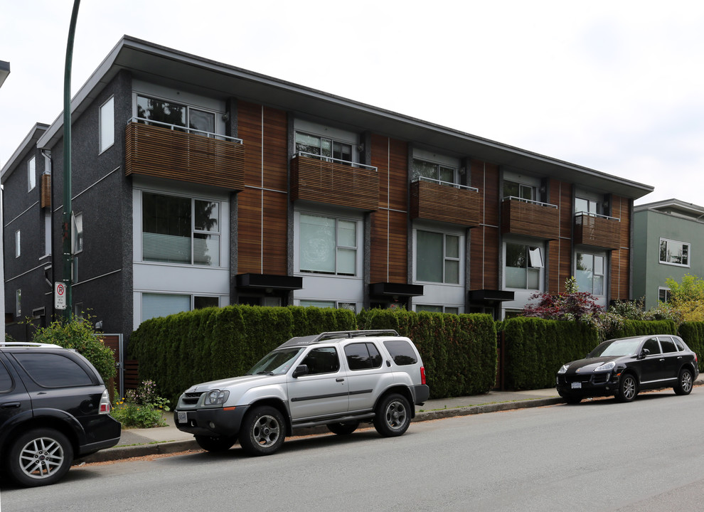 1430-1470 Arbutus St in Vancouver, BC - Building Photo