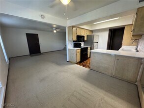 3109 Pinehurst Dr in Las Vegas, NV - Building Photo - Building Photo